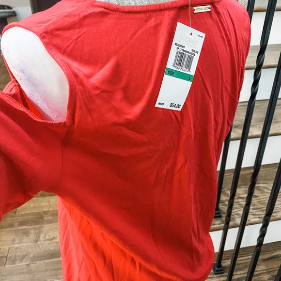 Michael Kors Essential Holiday Tee - Picture 4 of 4